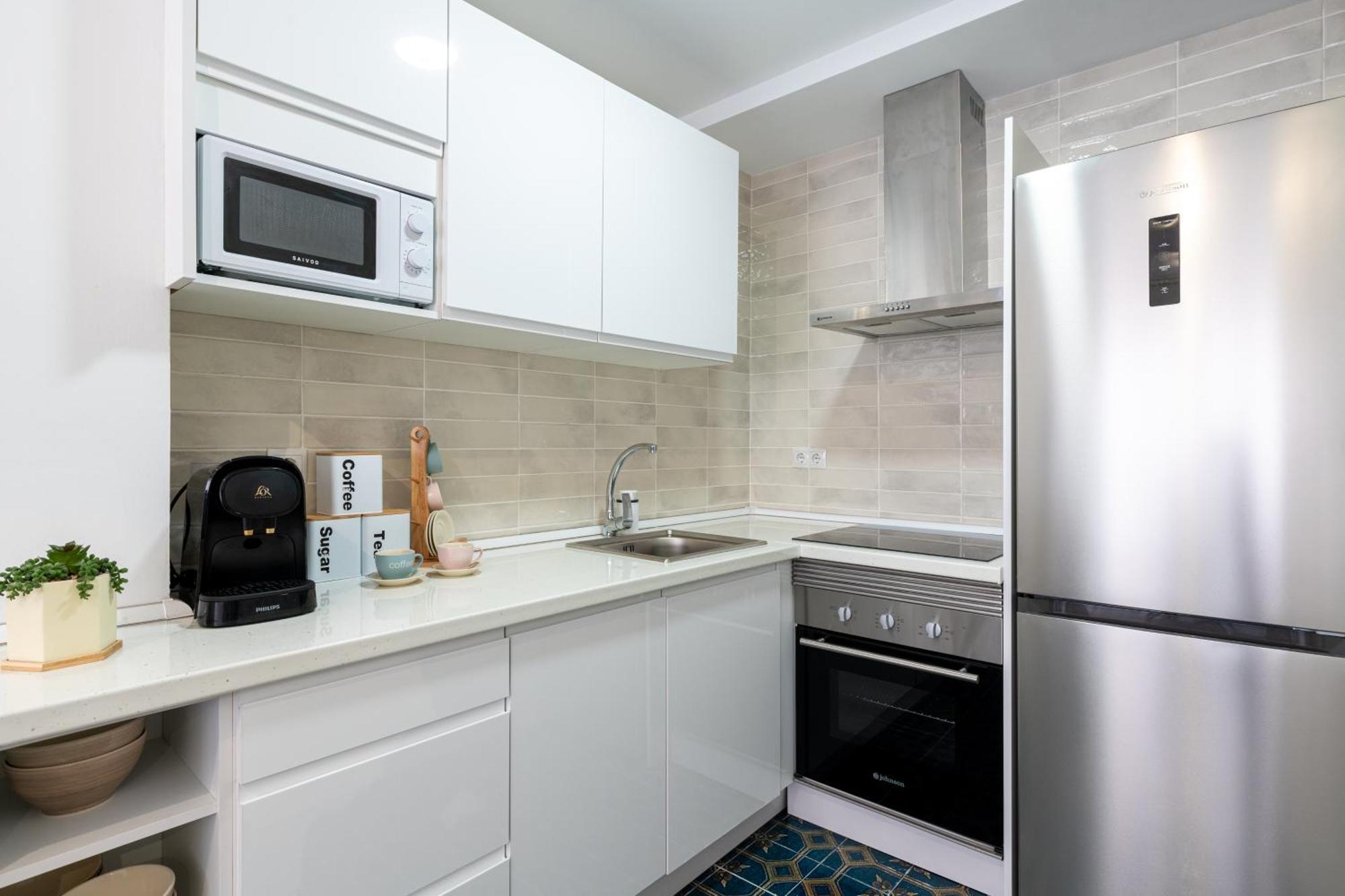 Piso Elegante Y Nuevo De 3 Habitaciones Y 2 Banos Sevilla Exteriör bild
