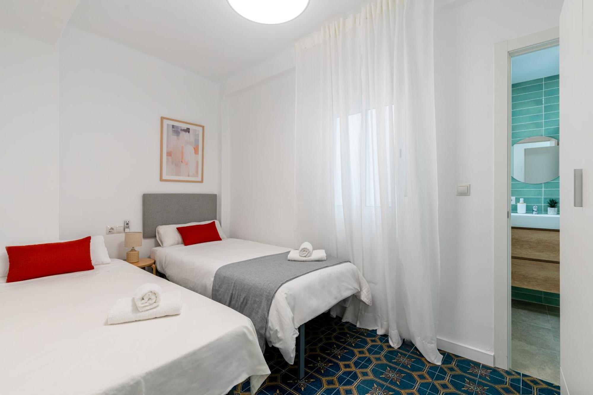 Piso Elegante Y Nuevo De 3 Habitaciones Y 2 Banos Sevilla Exteriör bild