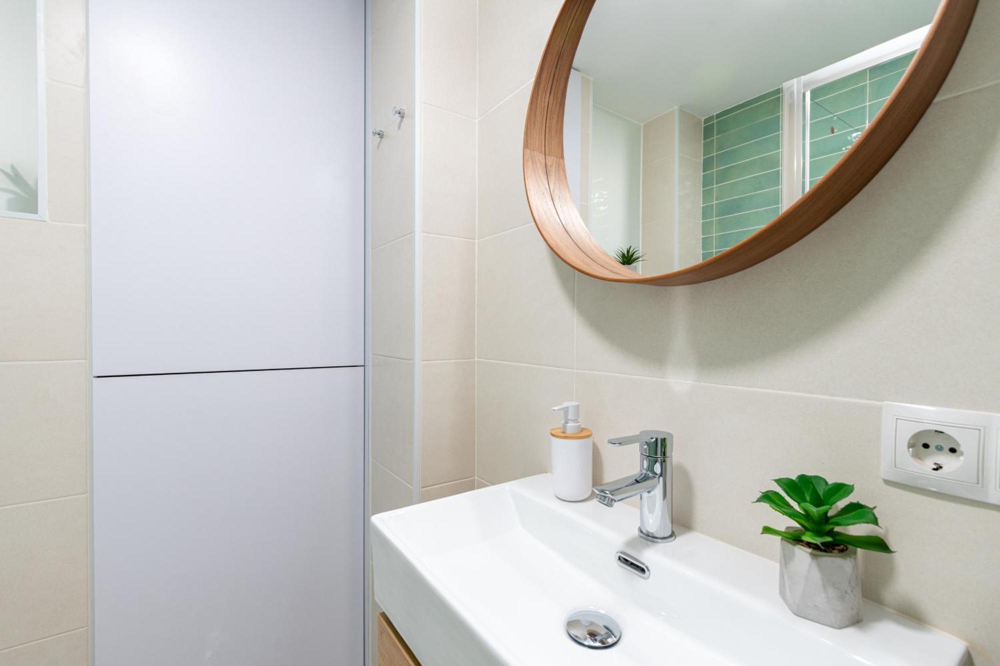 Piso Elegante Y Nuevo De 3 Habitaciones Y 2 Banos Sevilla Exteriör bild